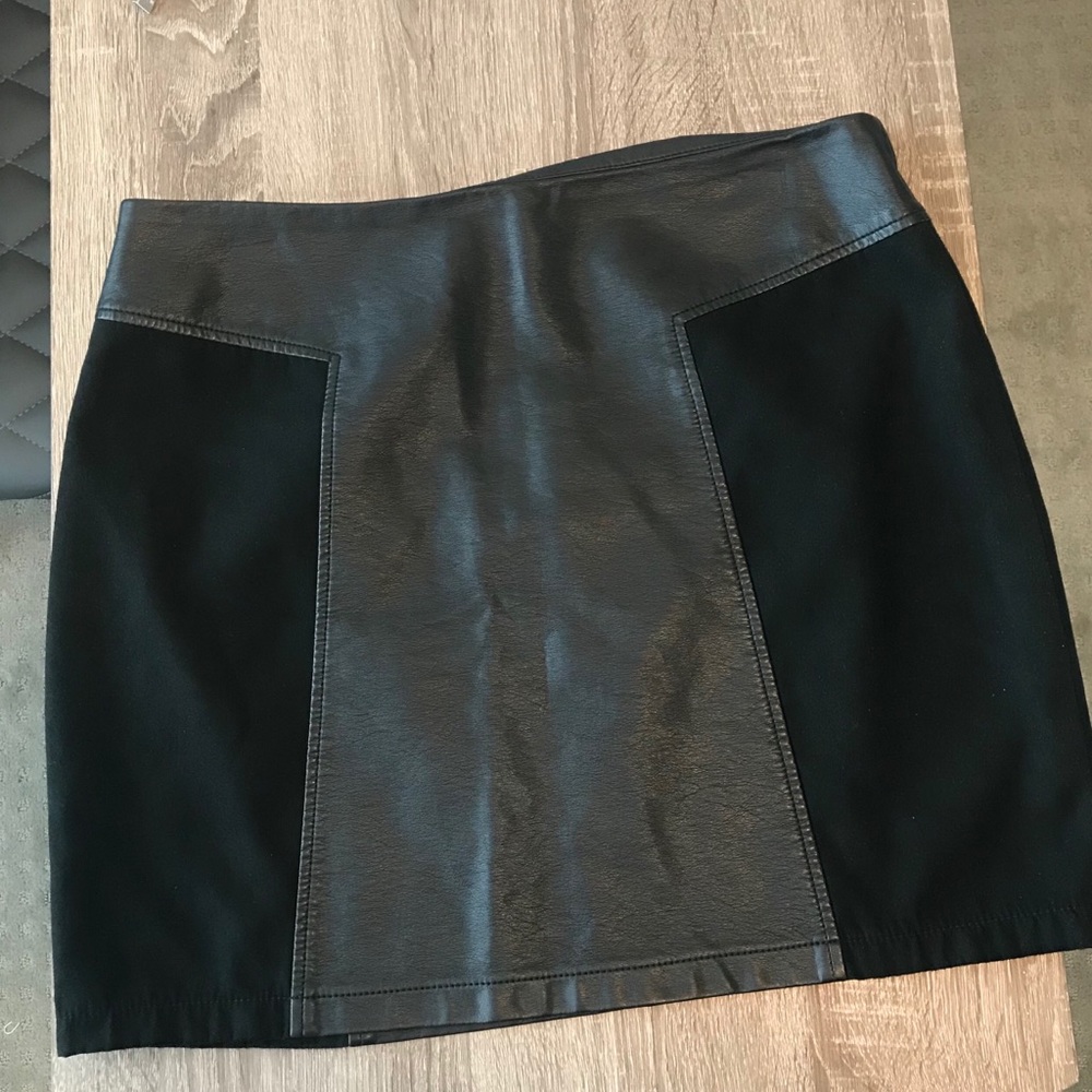 OASIS Women Black Leather mini Skirt SZ 6 Uk 14 - Picture 1 of 7